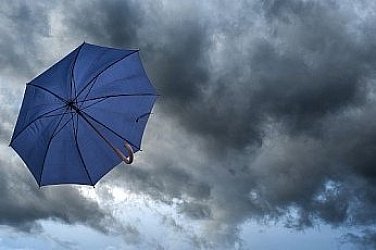 Опасно време: Червен, оранжев и жълт код в почти цялата страна