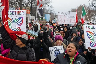 -29 градуса и арестувани духовници: Огромни протести срещу ICE отново заляха Минеаполис