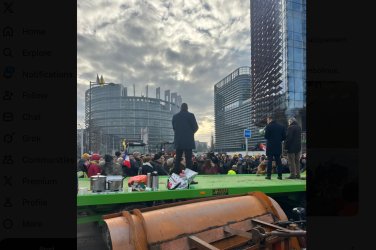 „Не на Меркосур“: Френски земеделци затвориха Европарламента