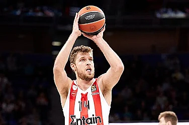 Баскетболистът Сашо Везенков дублира историческата си награда за топреализатор в Европа