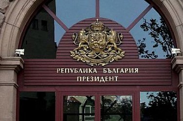 Парламентът разглежда бюджета, продължават консултациите при президента