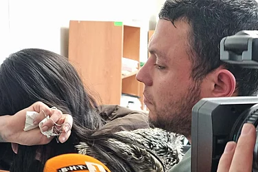 Бащата на изоставените в апартамент деца от Ямбол си ги иска обратно