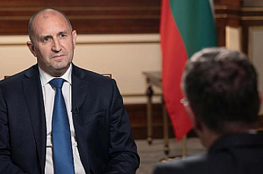 Радев пред CNN с опорките си: Мислите ли, че Русия ще отстъпи Крим и другите области