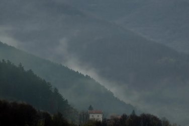 Сутрешни мъгли и слънчев следобед във вторник