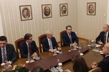 „Президент или конкурент?“: Атанасов пита Радев дали влиза в изборите