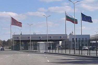 Интензивен трафик към Турция: Колони на „Капитан Андреево“ и „Лесово“