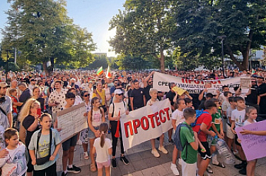 Кметът на Плевен подава оставка? Плевенчани отново на протест, блокират пътища