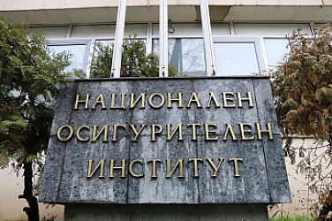 Обезщетенията от НОИ постъпват по сметките днес