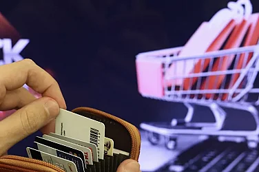 Дрехи, храна, финансови услуги: Какво купува най-често българинът онлайн