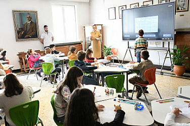 МОН увеличава психолозите в училищата