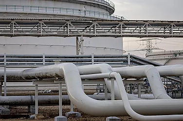 ЕК поставя на пауза пълната забрана на руския петрол, но не се отказва