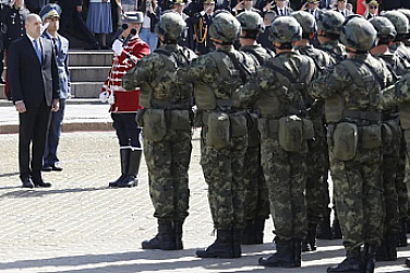 Военен парад в София отбелязва Деня на храбростта /на живо/