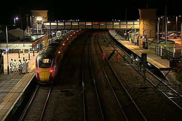 Девет души с опасност за живота след серия намушквания във влак край Кеймбридж