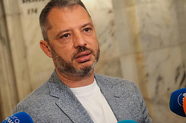 Временно ограничаване на износа на дизел и авиационно гориво предлагат от ГЕРБ, БСП, ИТН и