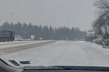 Сняг край София, Перник и Своге на 27 март, затруднения на „Петрохан“