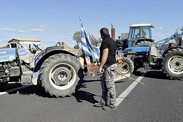 Гневни фермери блокираха най-голямото летище в Крит, имаше сблъсъци с полицията