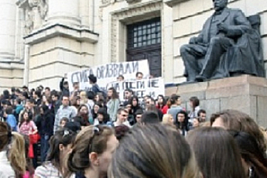 Такси от 28 хил. лв. вдигат на протест студенти, министър обяснява