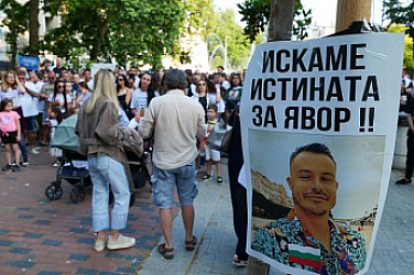 Официалната версия за Явор: интоксикация. Обществената – подозрения за полицейско насилие