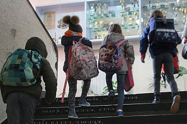 Обмислят гъвкаво работно време за родители на ученици от 8 до 12 г.