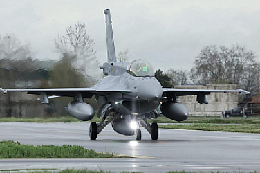 F-16 е технически изправен, продължава техническото приемане