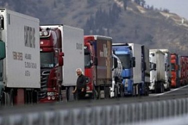 Загуби за милиони инкасира бизнеса заради протестите в Гърция, МВнР и МВР нехаят