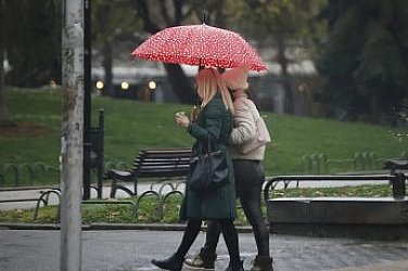 Валежи от дъжд в Западна България, температурите между 8° и 13°