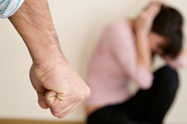 Мъж уби майката на 5-годишното си дете. Страхът от Истанбулската конвенция и цената на отричането