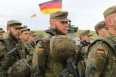 Смут в Германия заради въведеното ограничение младите мъже да напускат страната