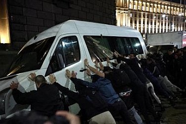 Международните медии: Спорен бюджет за 2026 г. изкара хиляди на протест в София