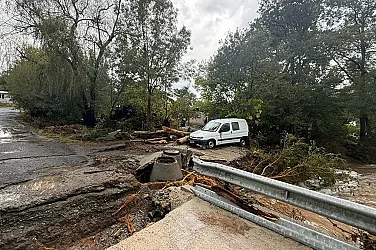 Обилни валежи откъснаха от света смолянско село, хората останаха без пенсии