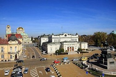 Парламентът спира да ползва зоната за охрана на пл. „Св. Александър Невски“