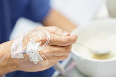 Kартел при обществени поръчки за болнична храна: КЗК влезе в офиси на фирми