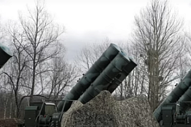 Путин пази военния парад с 280 ПВО системи, пеши марш и ракети на Червения площад