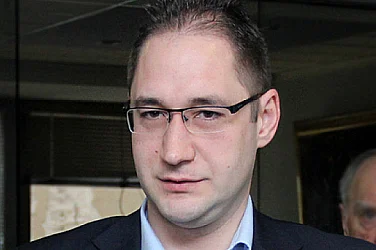 Петролният пазар няма да се успокои скоро, твърди икономически анализатор