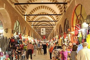 Скандал на пазара в Одрин – българи търгуват с фалшиви петдесетолевки