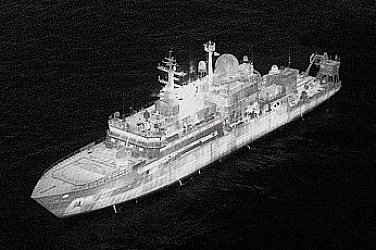 Руски шпионски кораб в британски води, Москва насочила лазер срещу военни пилоти