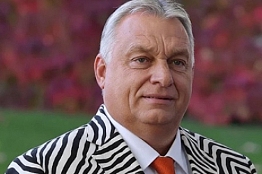 Киев троли Орбан в костюм-зебра в отговор на негова позиция за корупцията в Украйна