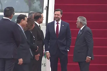 САЩ и Иран се срещат в Пакистна: Крехко примирие, дълбоко недоверие и високи залози