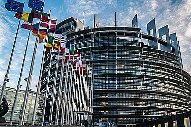 Европарламентът одобри заем от 90 млрд. евро за Украйна