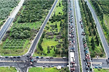 Стачката на фермерите затруднява преминаването през граничните преходи с Гърция