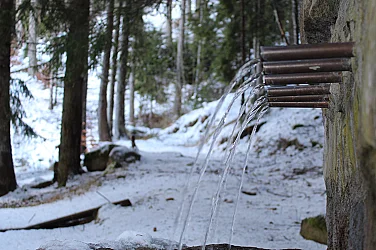 Край яз. Доспат – тишина, сняг и чешмите с живот, оставени за следващия