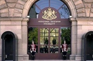 Президентът Йотова започва разговорите за служебен премиер