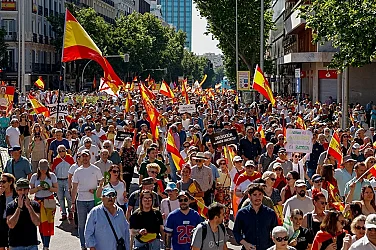 Мащабни протести в Мадрид – искат оставката на премиера заради корупционни скандали