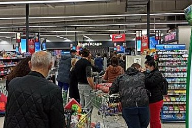 Българите ползват магазините за да обменят левовете си в евро