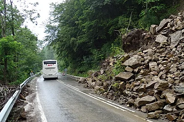 Ремонтират 28 км от пътя София – Самоков до края на април