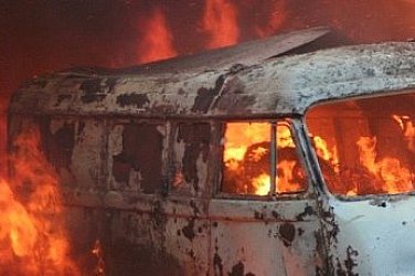 Пожар изпепели автобуси и микробуси на паркинг край Костинброд