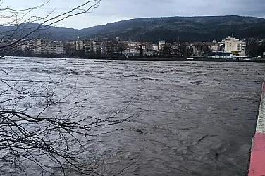 Червен код за опасни валежи в Кърджали