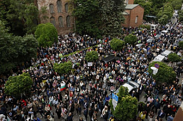 Хиляден протест пред Столична община в подкрепа на кмета на София Васил Терзиев
