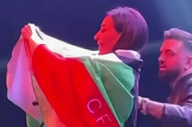 Цеца изгонена от концерт в Северна Македония заради българско знаме