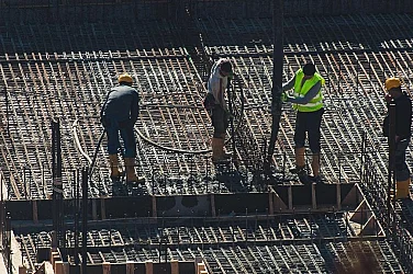 Дефицитът на кадри в България: Демографска криза или срив на остарелия бизнес модел?